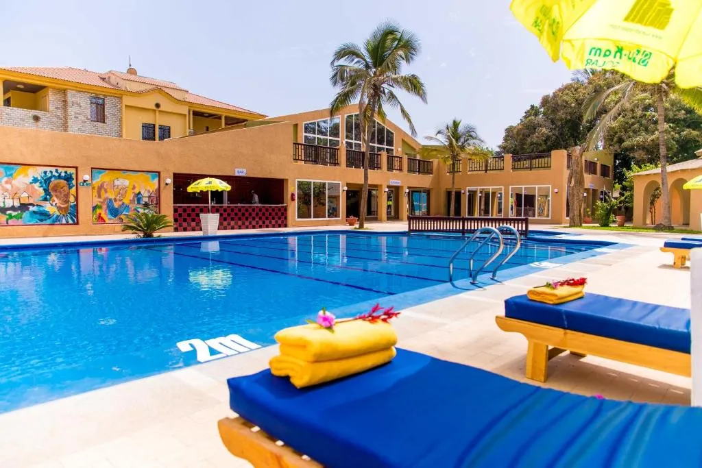 Tropic Garden Hotel，位于班珠尔的酒店