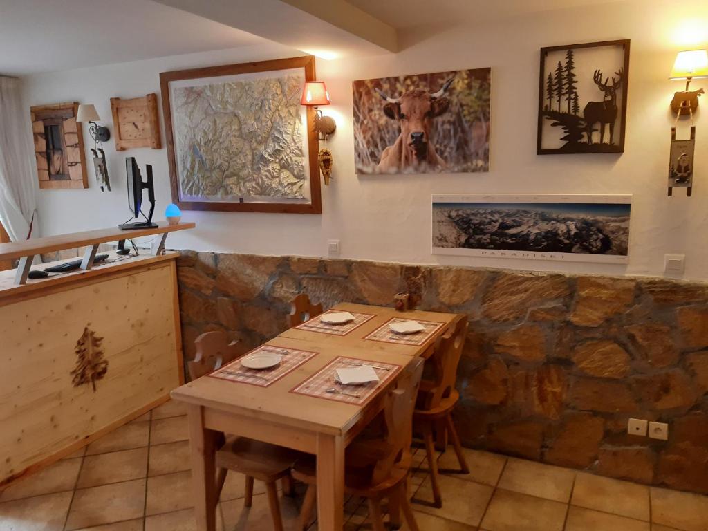 Nightclub, Hotel Arolla in Bourg-Saint-Maurice