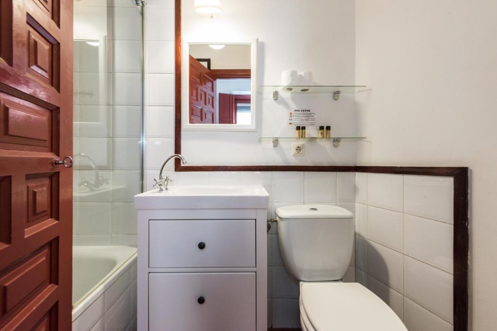 Apartamentos Madrid Centro B photo