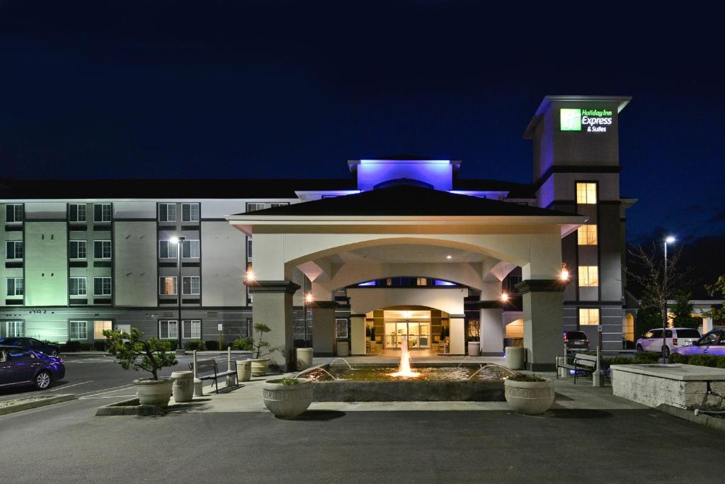 Holiday Inn Express Hotel & Suites Tacoma South - Lakewood photo