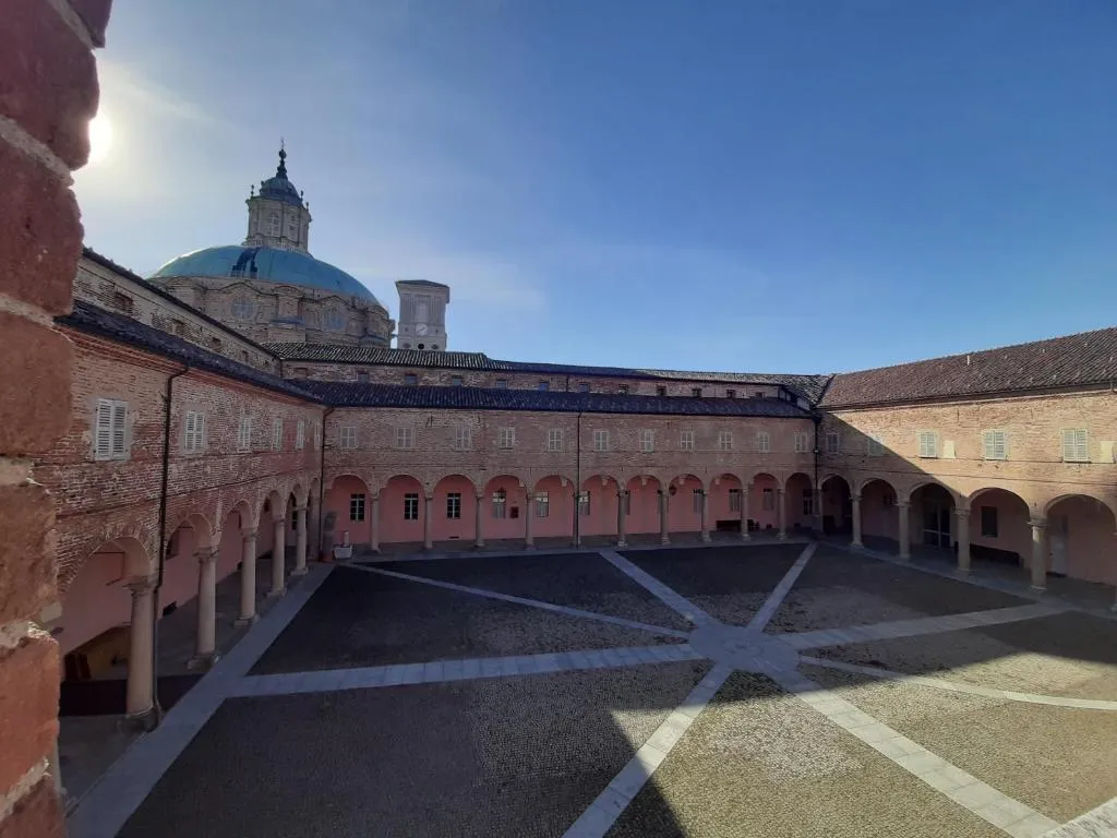 Casa REGINA MONTIS REGALIS, hotel in Vicoforte