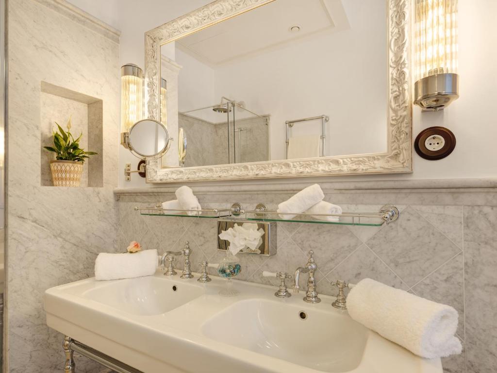 Hotel Gloria de Sant Jaume photo