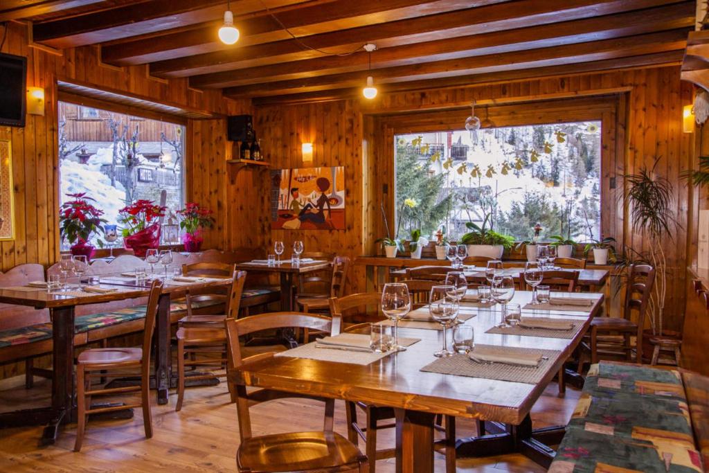 Hotel Chalet Joli - 2