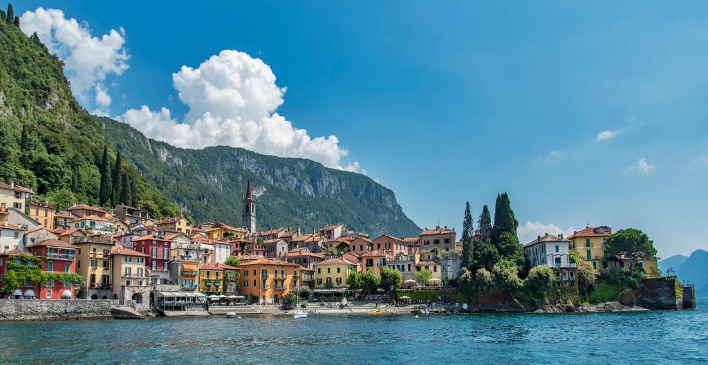 Villa Central Varenna photo
