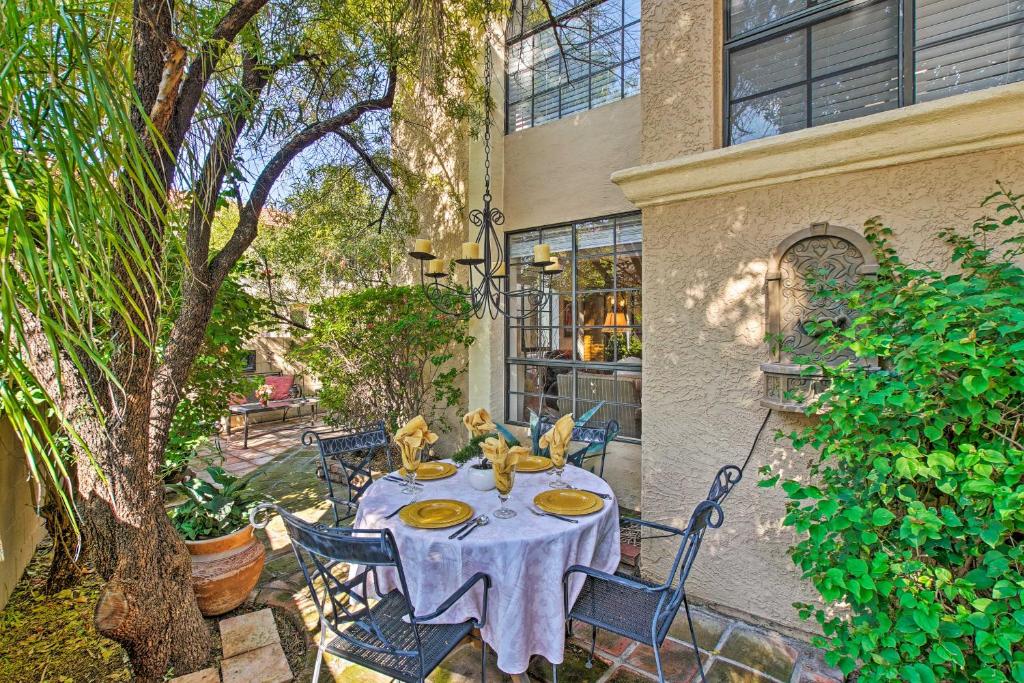 Phoenix Townhome with Pool Access 1 Mi to Hiking, Phoenix