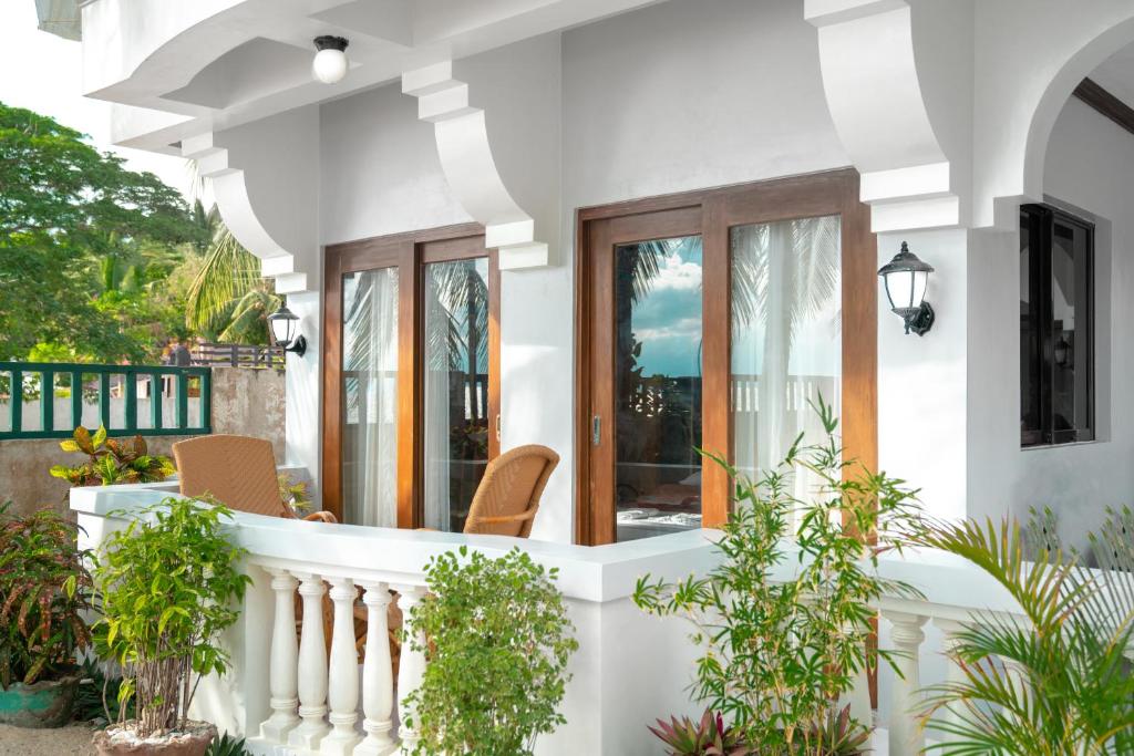 Balcony/terrace, The Beach House in Romblon