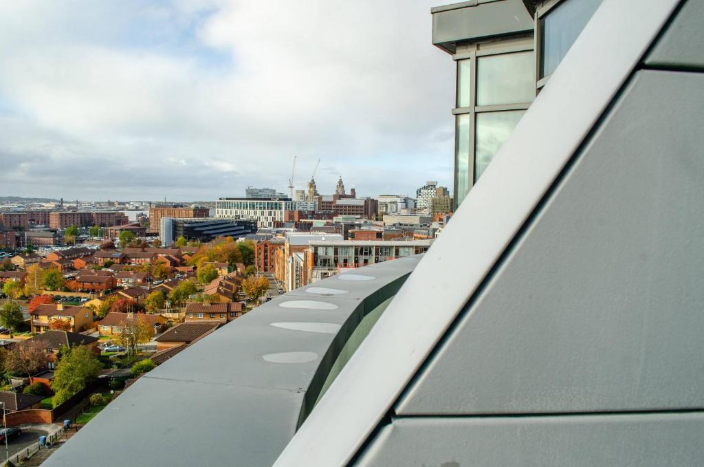 Penthouse In Liverpool City Centre - Free Parking - Balcony - by Happy Days photo