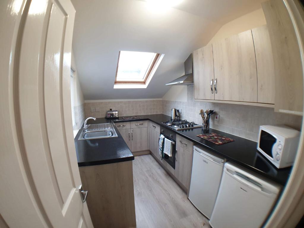 4 Bedroom House, Weymouth photo 3