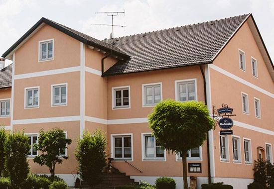 Gasthof Krone Ochsenfeld — Hotel in Adelschlag
