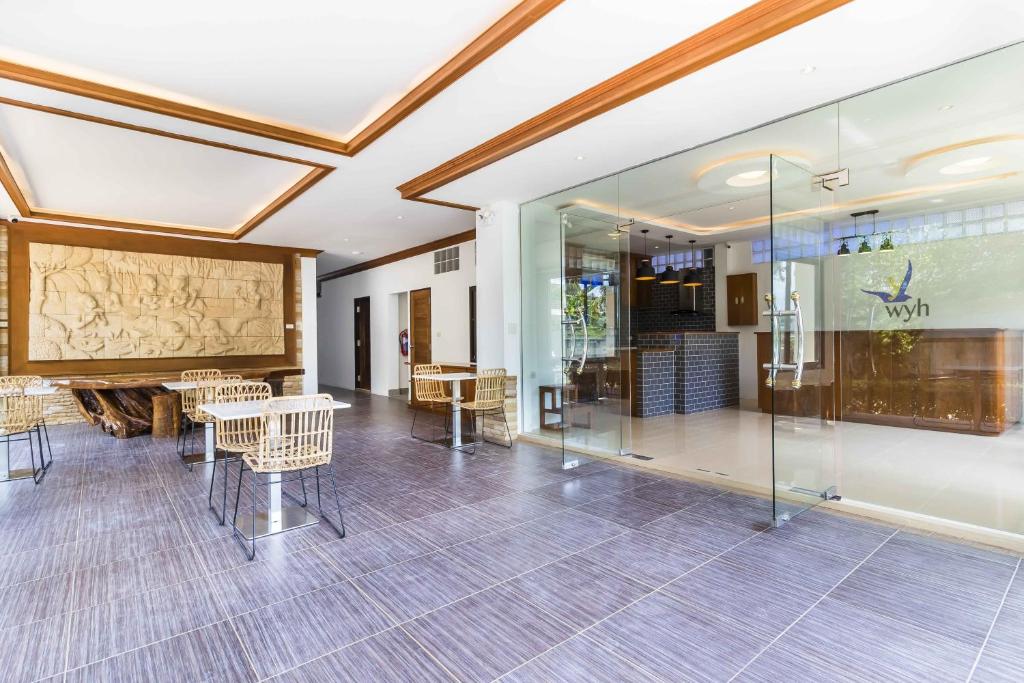 Wyh Hotels photo