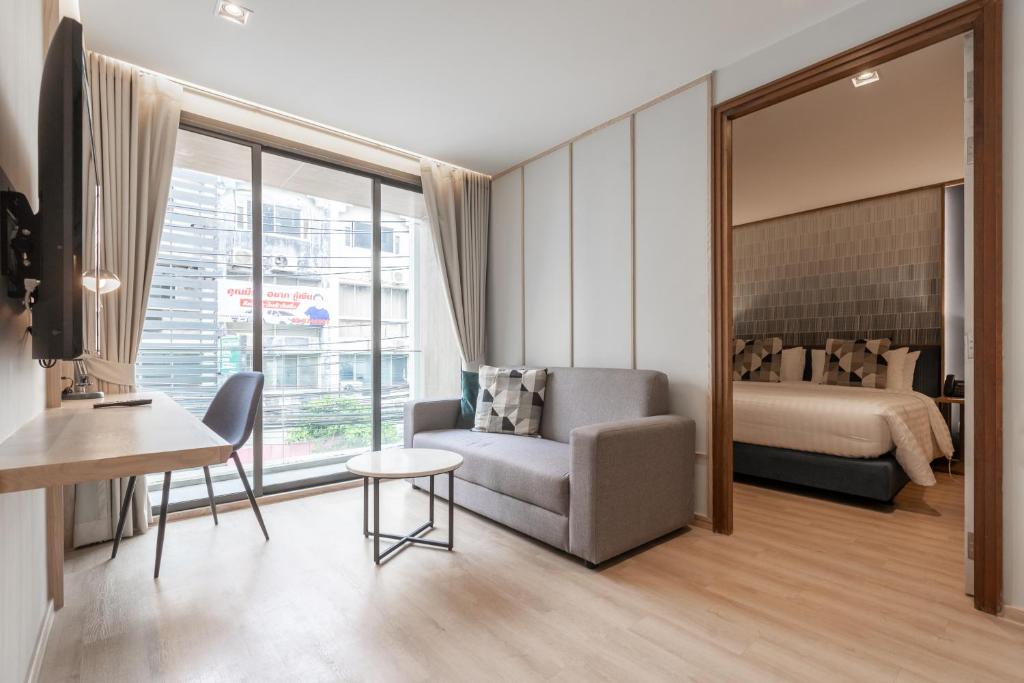 The Quarter Phromphong by UHG