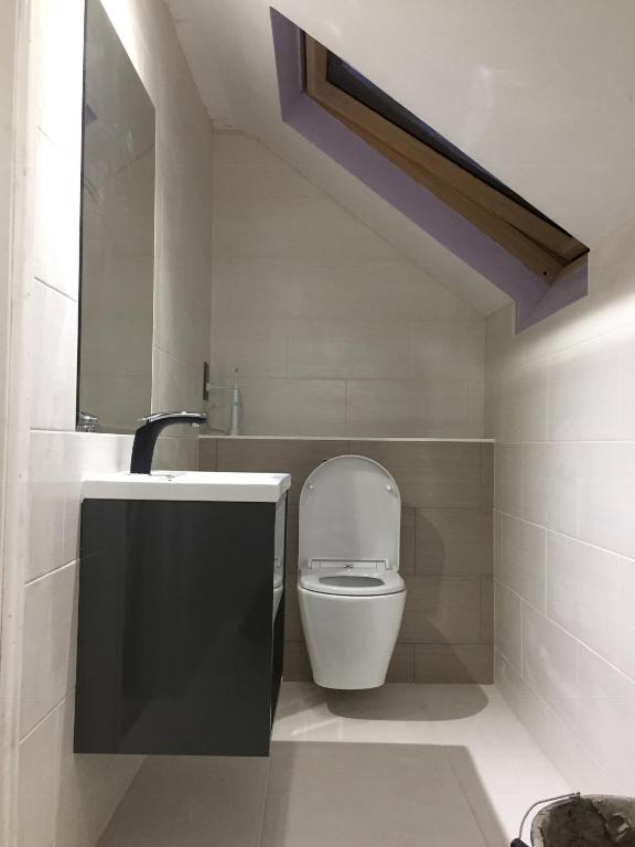 Private Double Room With New En-suite Shower Room