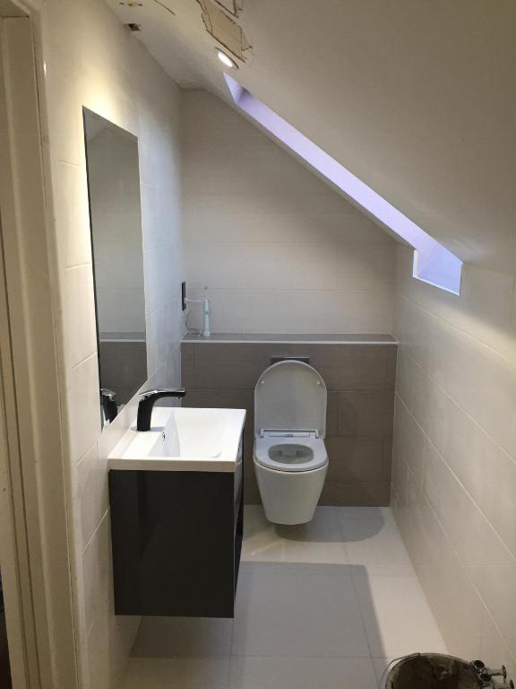 Private Double Room With New En-suite Shower Room