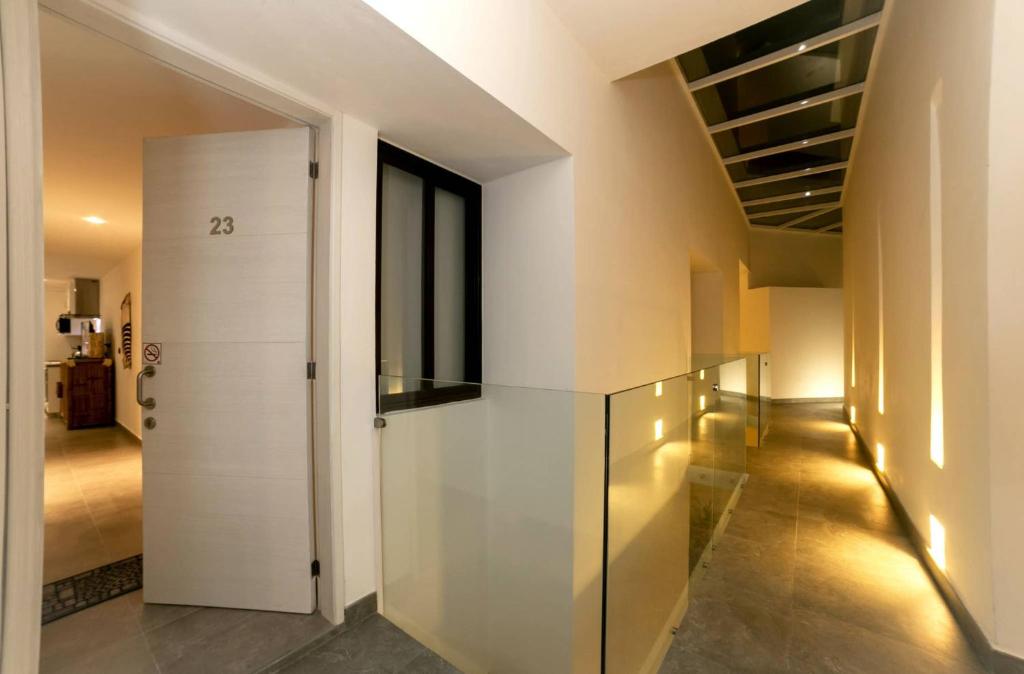 Beautiful Penthouse for 2 with Private Patio, 2 Bikes included and Pool! photo