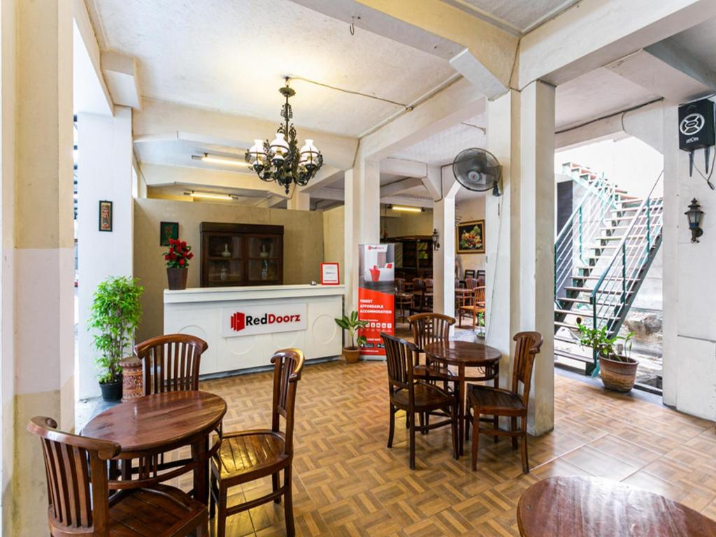 เรดดอร์ซ แอท อูริป ซูโมฮาร์โจ โซโล (RedDoorz @ Urip Sumoharjo Solo)