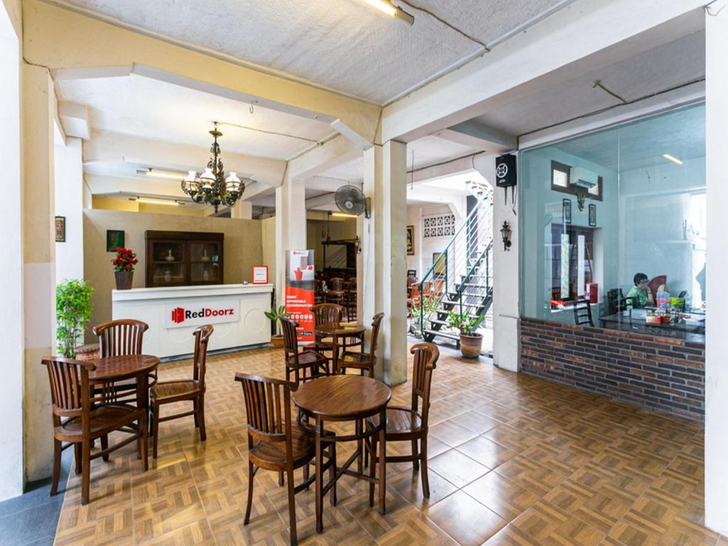 เรดดอร์ซ แอท อูริป ซูโมฮาร์โจ โซโล (RedDoorz @ Urip Sumoharjo Solo)