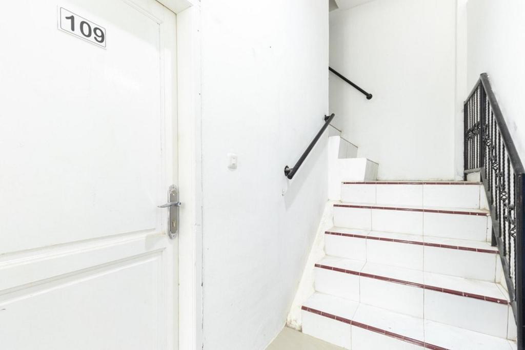 RedDoorz @ Medan Johor RedDoorz @ Medan Johor