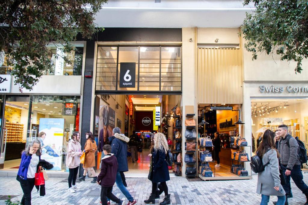 Athens Best location, 6 Ermou street, Syntagma square photo