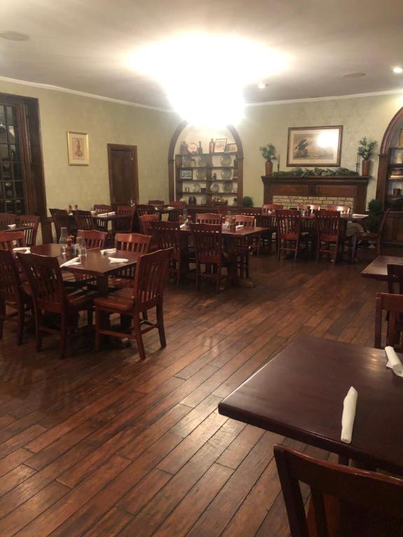 Talbott Tavern and Inn photo