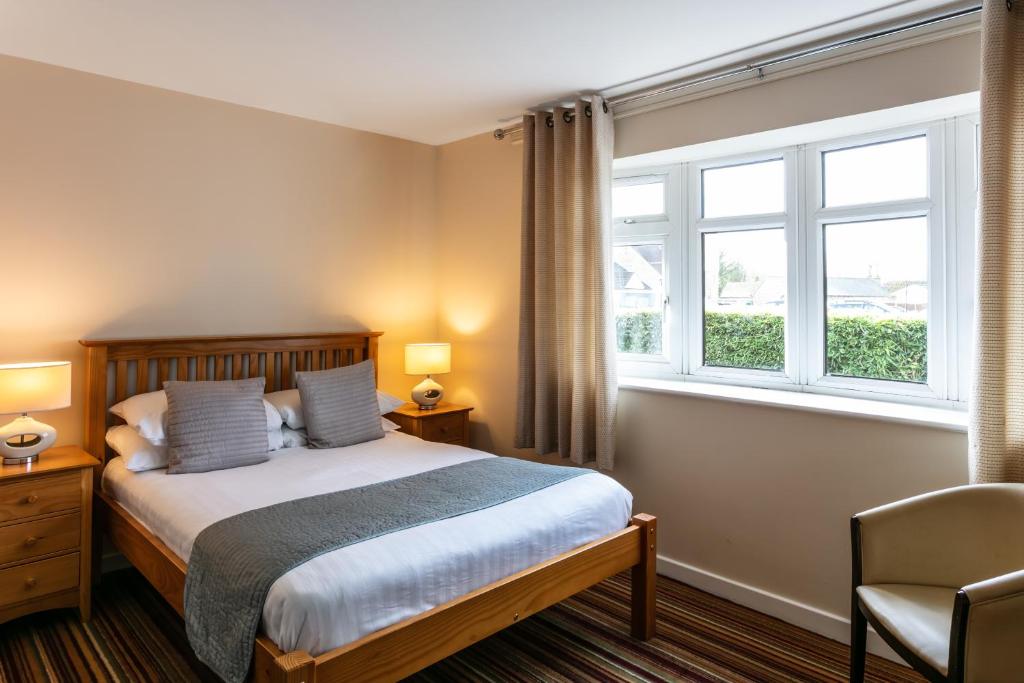 Roydon Marina Village Hotel photo