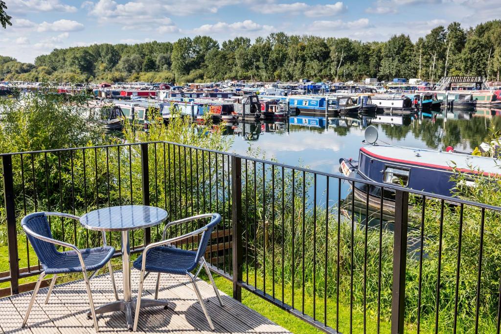 Roydon Marina Village Hotel photo