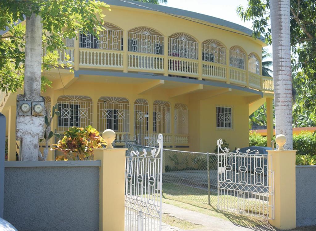 Unity Villa one bedroom apartment close to Montego Bay and Beaches with wifi — Hotel in Montego Bay