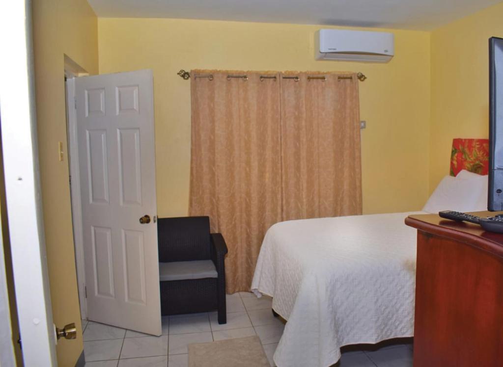 Unity Villa one bedroom apartment close to Montego Bay and Beaches with wifi photo