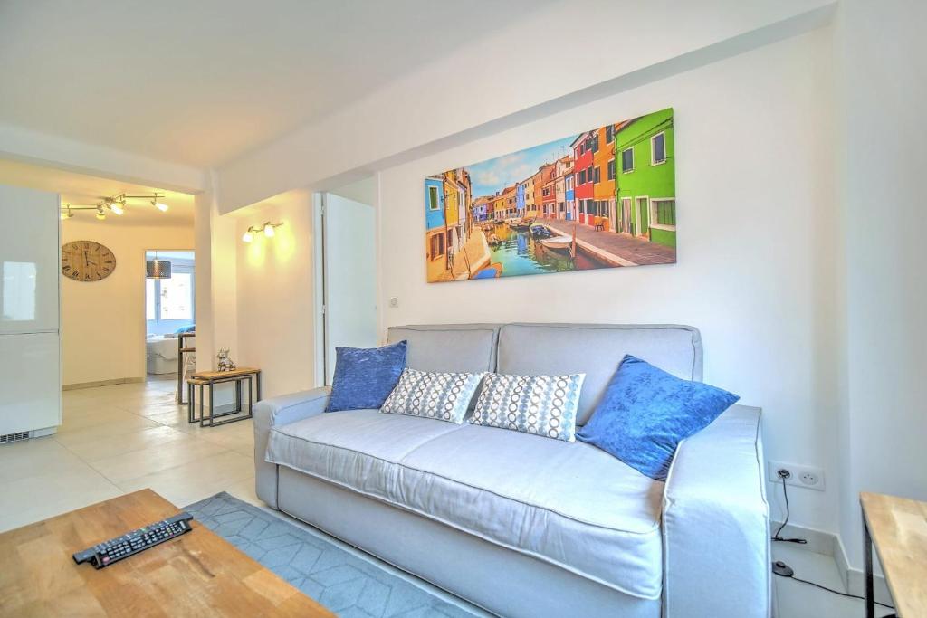 Cannes premium 3 BR 2 bath fully renovated heart of town by Olam Properties - 3