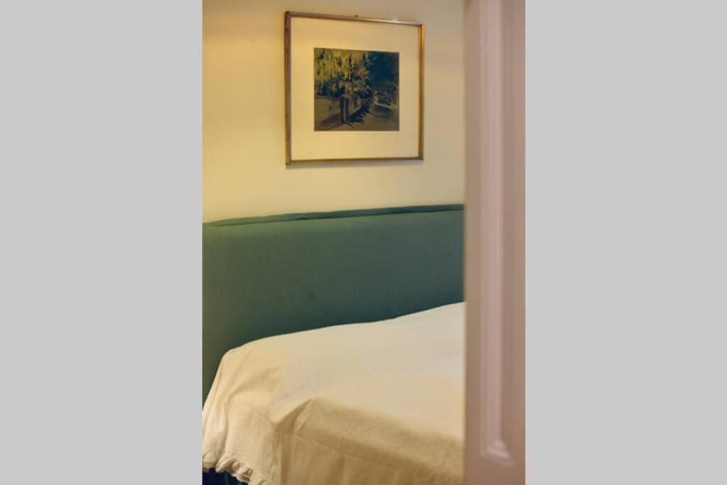 Beautiful Viennese Flat In The City Centre photo