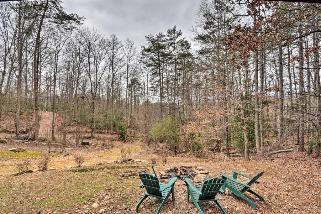 Remote Cozy Cabin Hot Tub, Grill, Deck and Fire Pit
