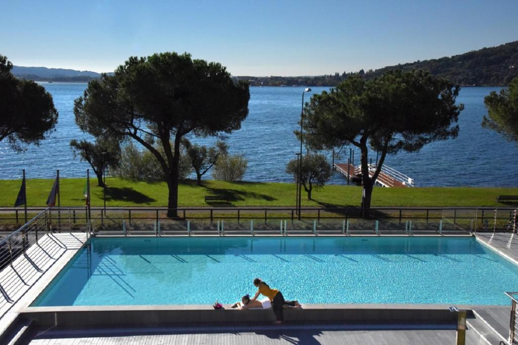 スイミングプール