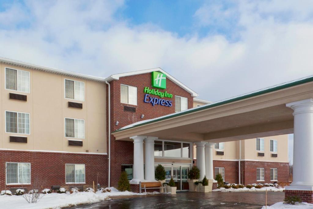 Holiday Inn Express & Suites Ashtabula-Geneva photo
