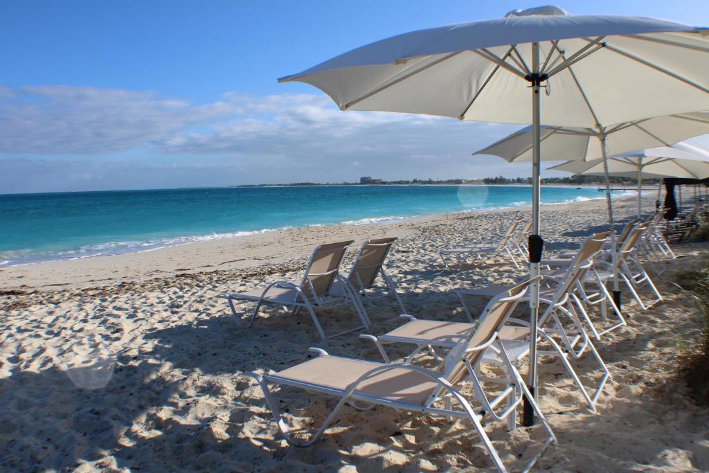 Beach, Grace Bay Suites in Providenciales