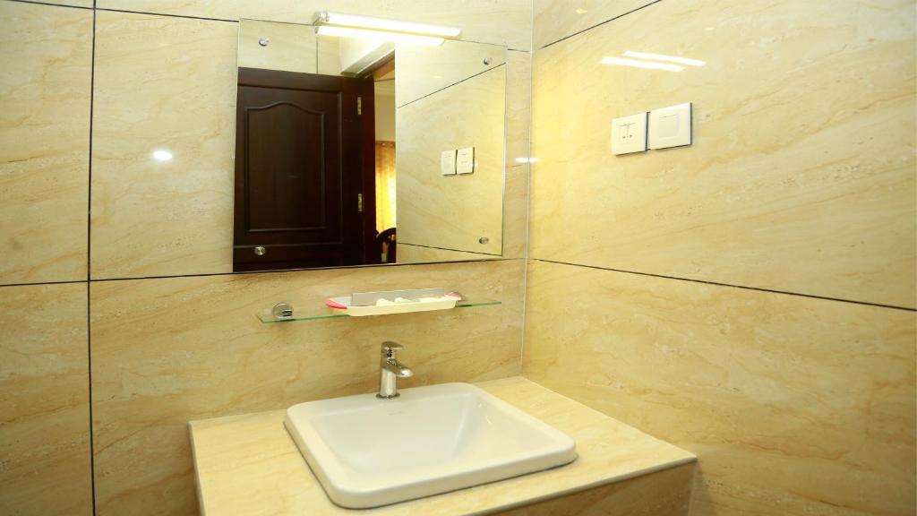GAYATHRI HOTELS photo