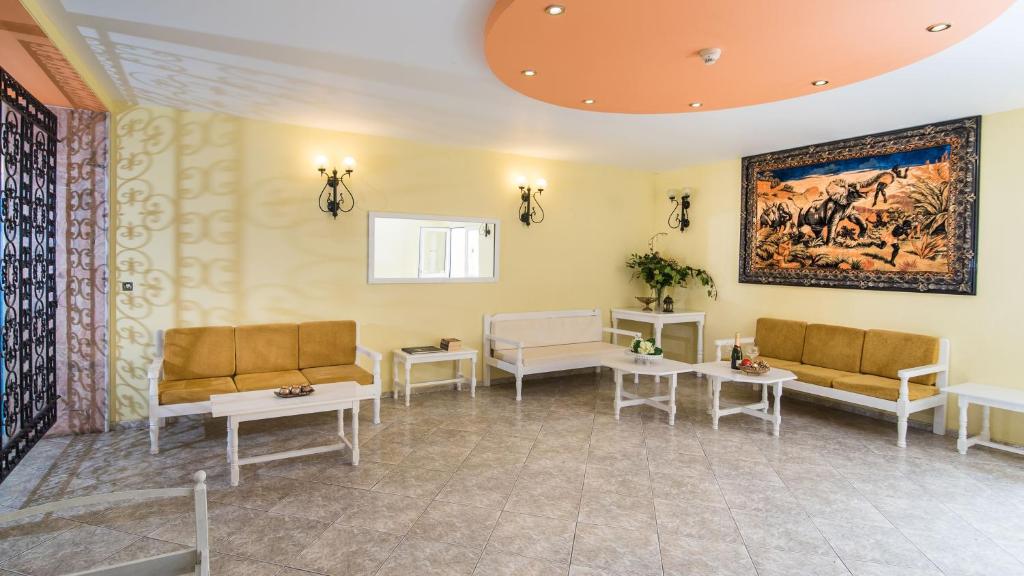 フロント・ロビー