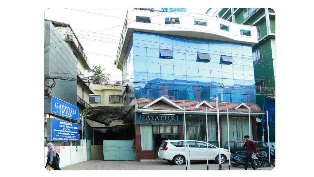 GAYATHRI HOTELS — Hotel in Vadakara