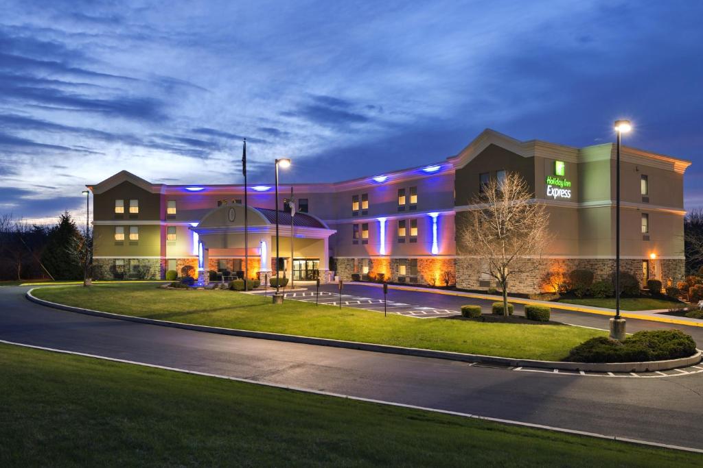 Holiday Inn Express Harrisburg Ne Photo 0
