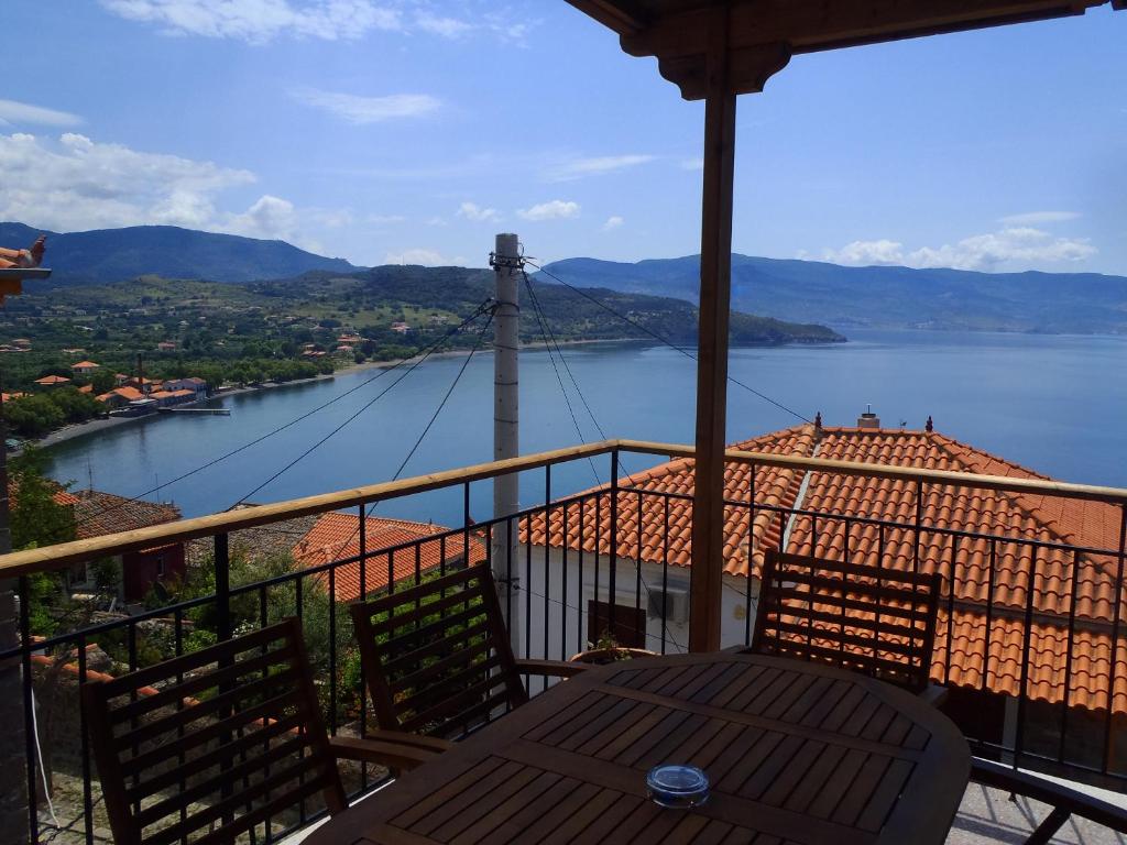 Grand View Kimon, Mithimna