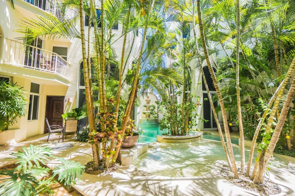 Royal Palms 5 - 5