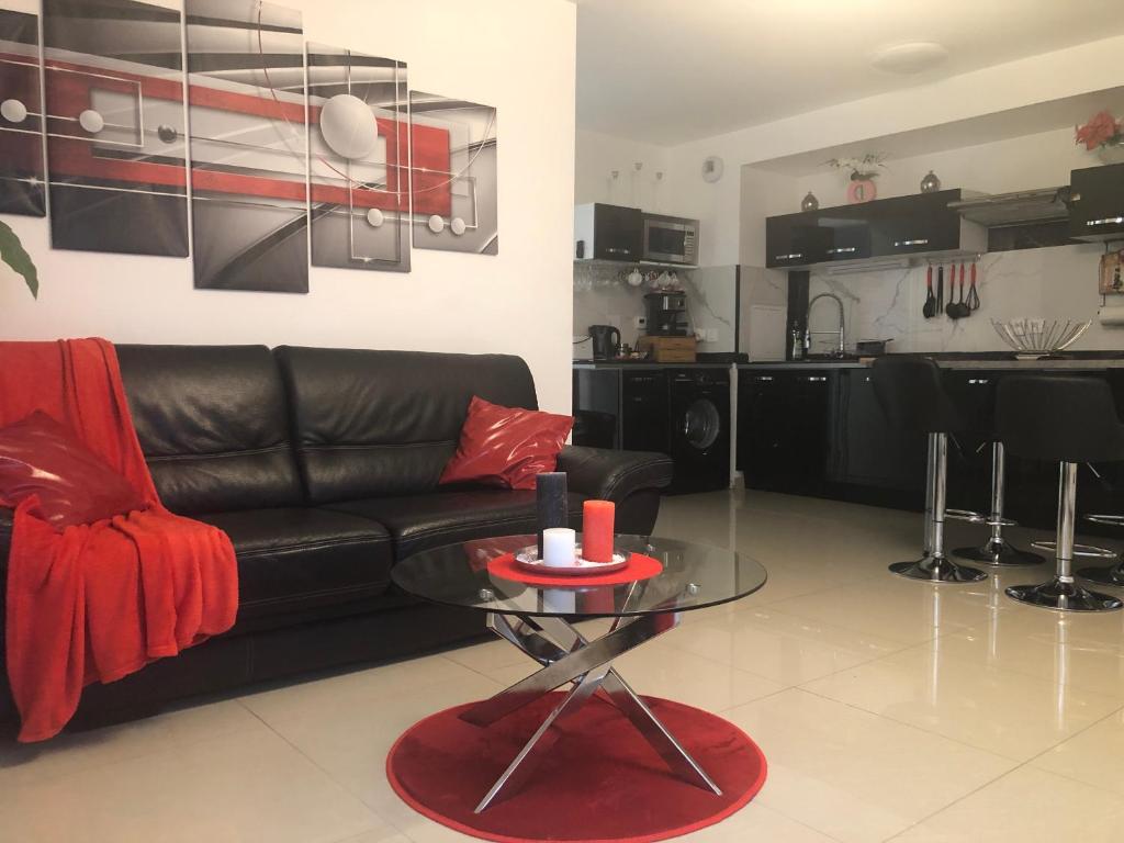 Residence Auguste Blanqui Superieur — Hotel in Drancy