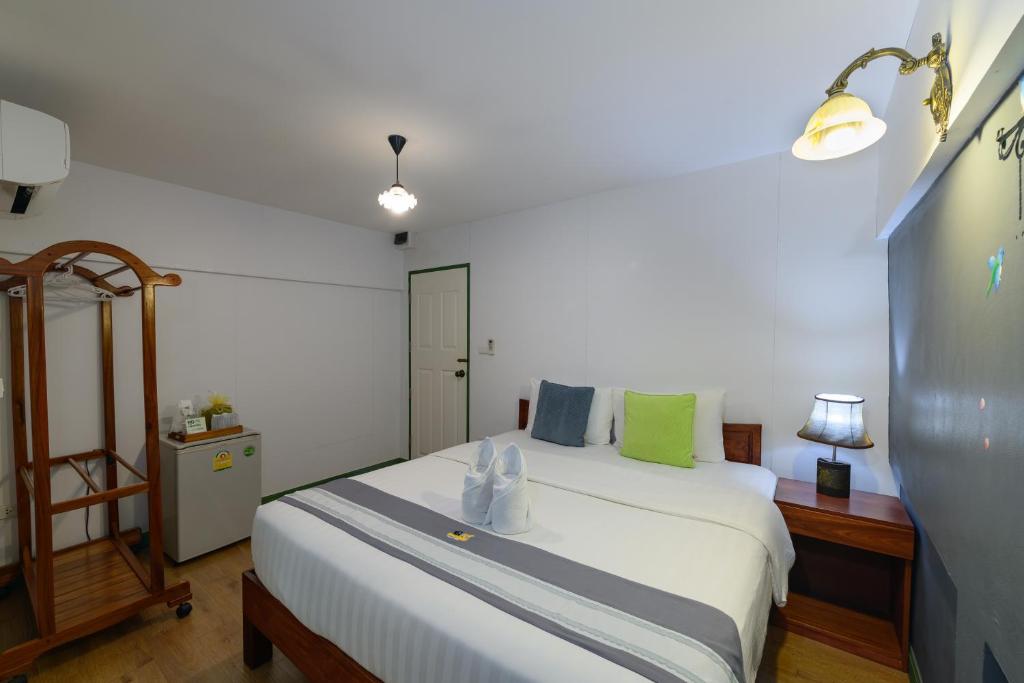 88 Backpackers Hua Hin photo