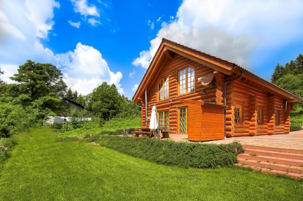 Luxus-Ferienhaus Blockhaus Chalet Nr 2 Toplage am Feldberg mit Sauna, Outdoor-Hottub, Kamin auf ...