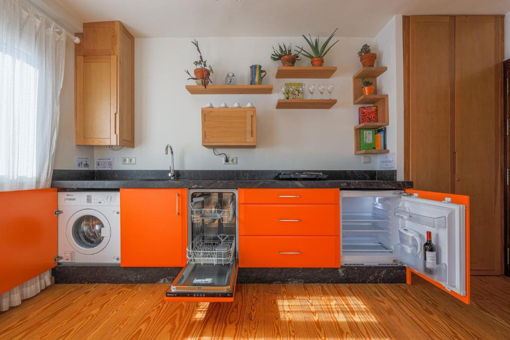 COZY 1BR APT RECENTLY RENOVATED IN CITY CENTRE - 4