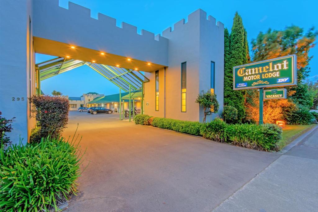 Camelot Motor Lodge and Conference Centre — Hotel in Palmerston North