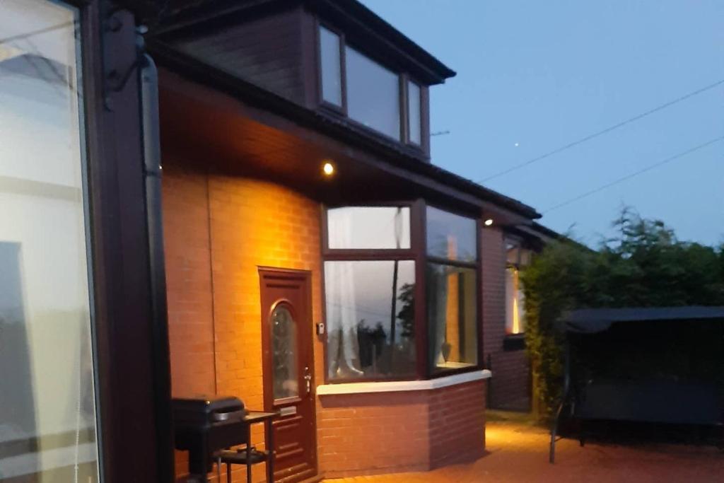 Sunny Lynn — Hotel in Oldham