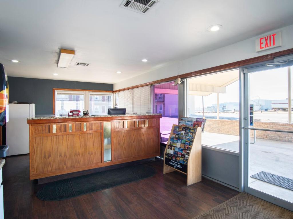 Nendels Inn & Suites Dodge City Airport photo