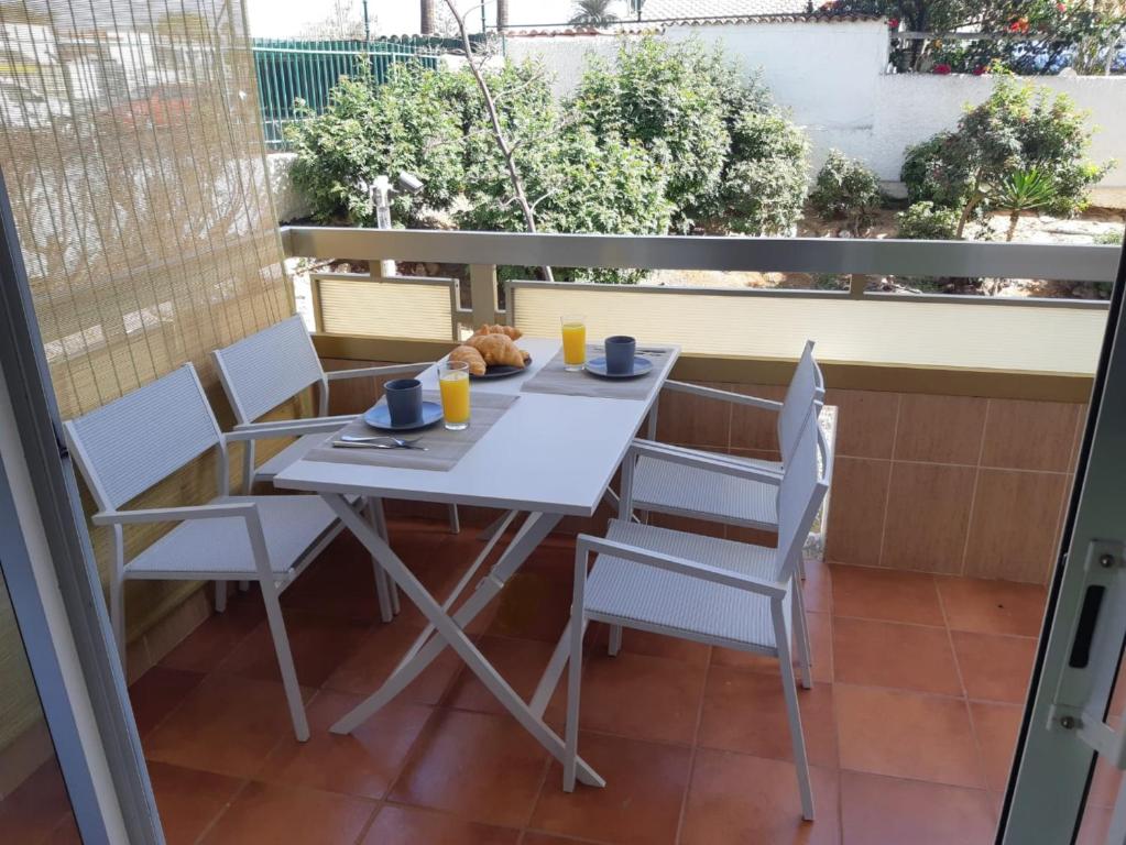 5 min walk from Yumbo! 128 - 2