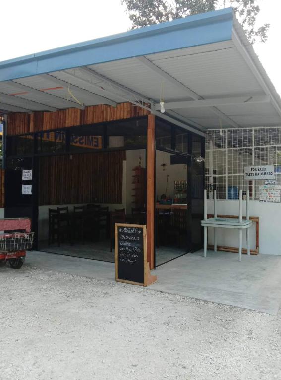 LR Hostel and Cafe photo