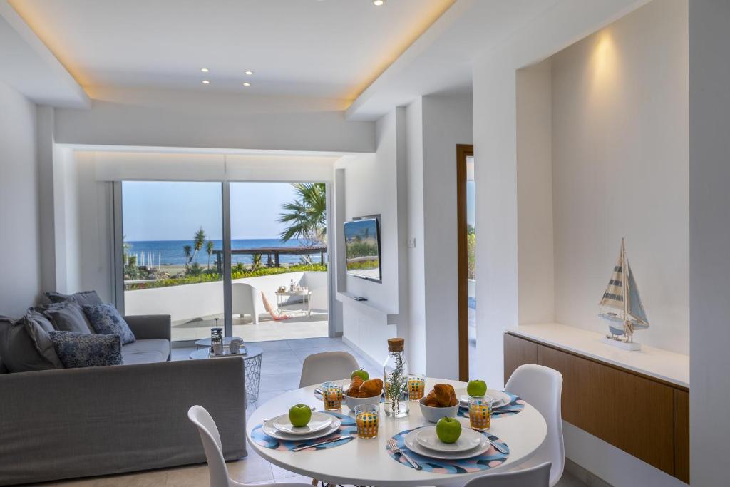 Mackenzie Castella Beachfront Suite, Larnaka