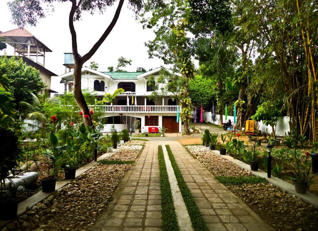 라티나 리조트 (Latheena Resort)
